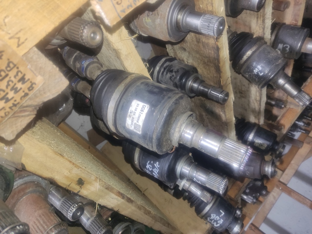 Піввісь передня ліва GG6125600A MAZDA