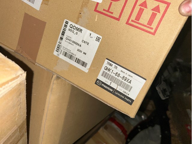Накладка задньої панелі багажника GHK16889XA MAZDA