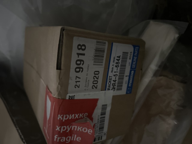 Кронштейн кріплення протитуманной фари, правої GHR451684A MAZDA