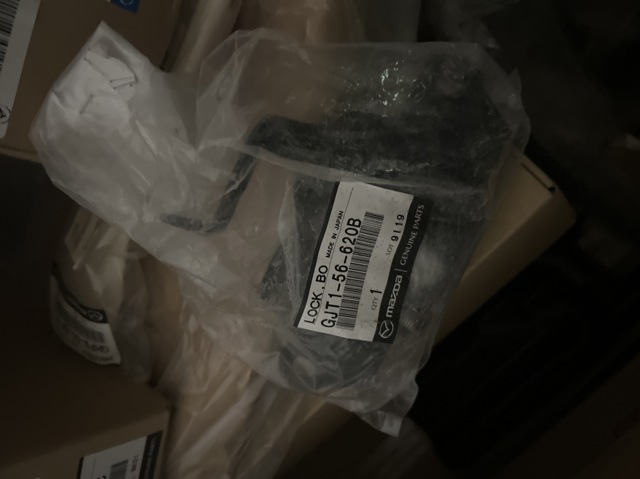 Замок капота GJT156620B MAZDA