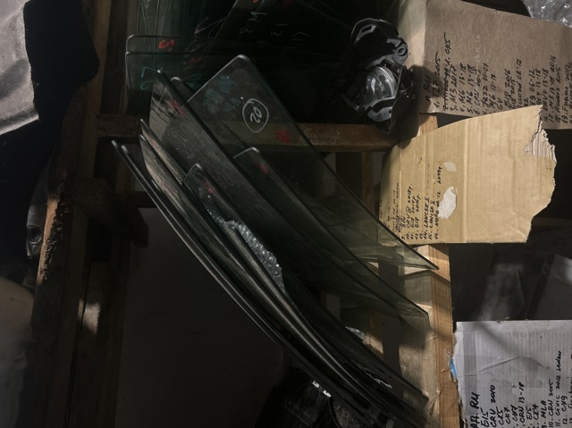 Скло водійських дверей GS1D59511 MAZDA
