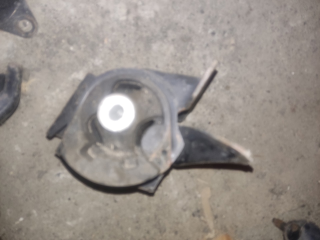 Подушка (опора) двигуна, ліва TD1139070 MAZDA