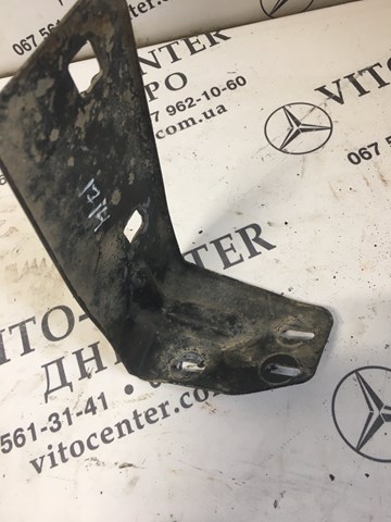 Кронштейн бампера переднього, правий A1638852414 MERCEDES
