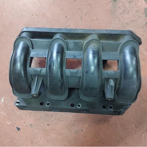 Колектор впускний A6110900637 MERCEDES