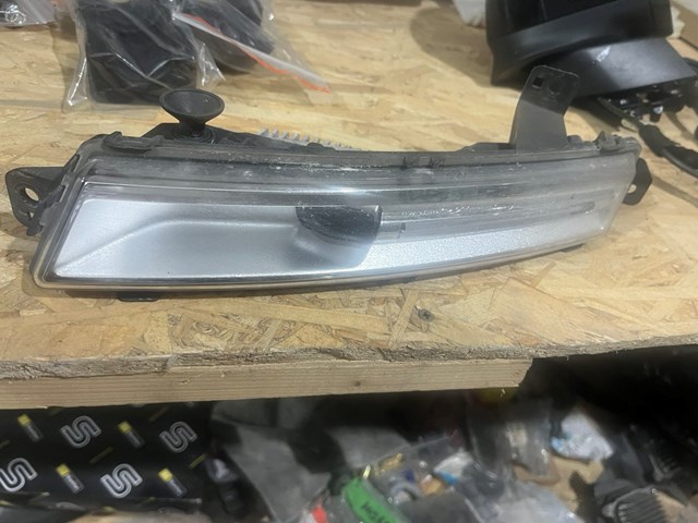 Туманка права T4A28763 JAGUAR