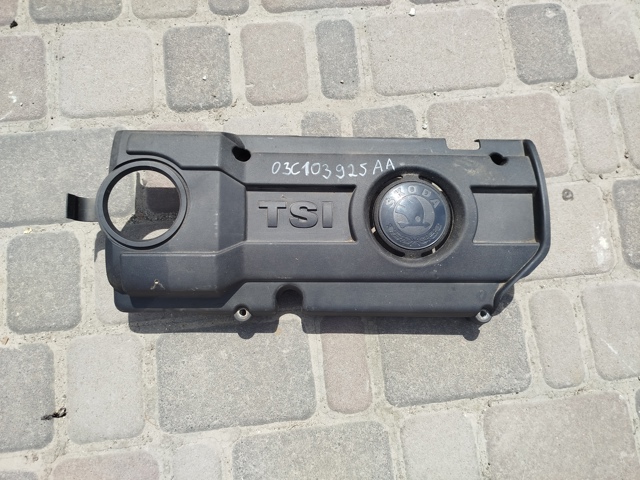 Кришка двигуна декоративна 03C103925AA VAG