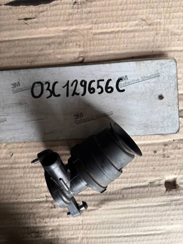 Патрубок турбіни вихлопних газів 03C129656C VAG