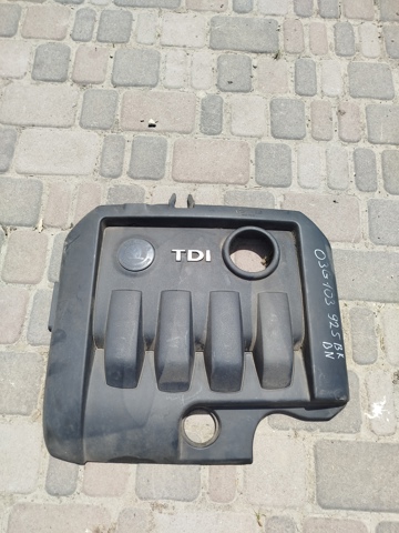 Кришка двигуна декоративна 03G103925BK VAG