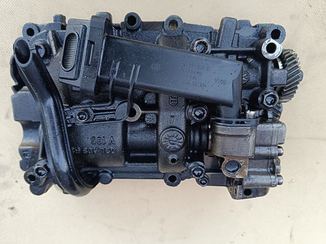 Масляний насос двигуна 03L103537 VAG