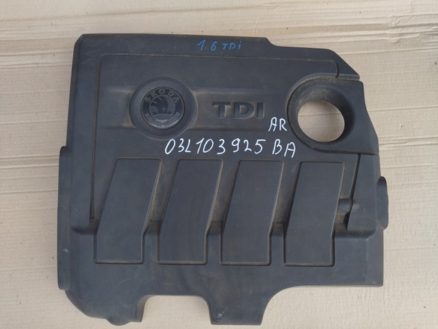 Кришка двигуна декоративна 03L103925BA VAG