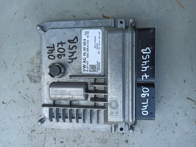 Модуль управління двигуном 04L907445B VAG