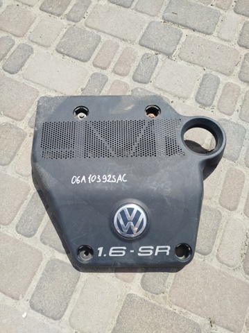 Кришка двигуна декоративна 06A103925 VAG
