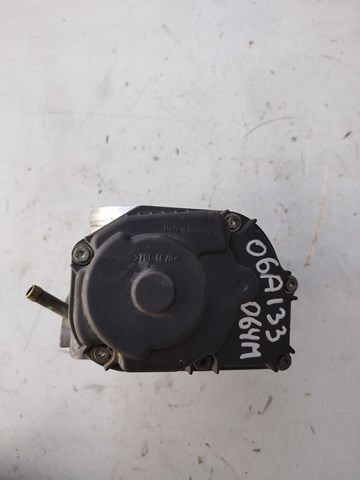 Дросільна заслінка в зборі 06A133064M VAG