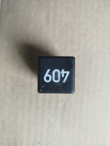 Реле паливного насоса 1J0906383B VAG