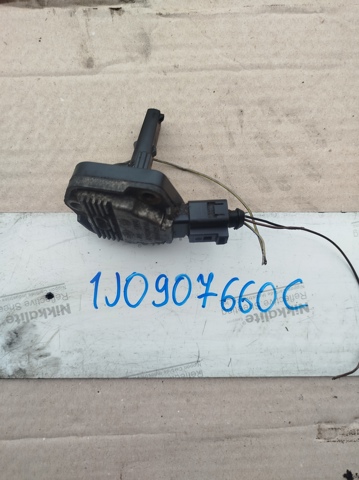 Датчик рівня масла двигуна 1J0907660C VAG