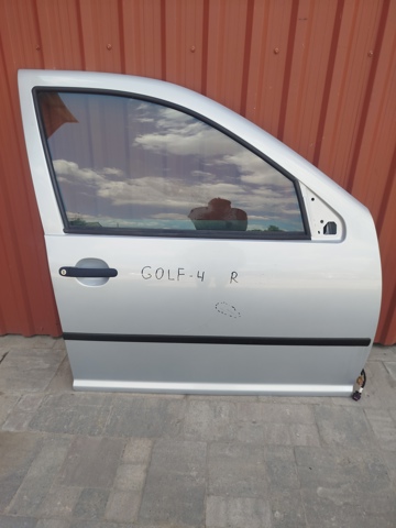 Пасажирські передні двері 1J4831056H VAG