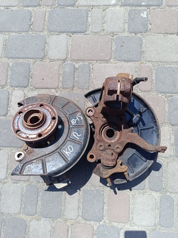 Цапфа - поворотний кулак передній, правий 1K0407256AA VAG