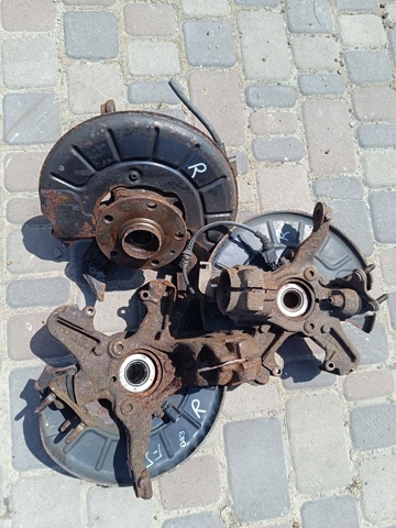 Цапфа поворотна права 1K0407256T VAG