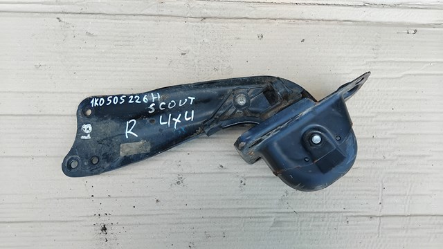 Тяга поздовжня задньої підвіски, права 1K0505226H VAG
