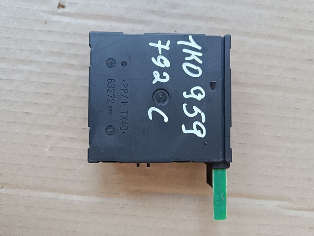 Двигун склопідіймача двері передньої, правої 1K0959792C VAG