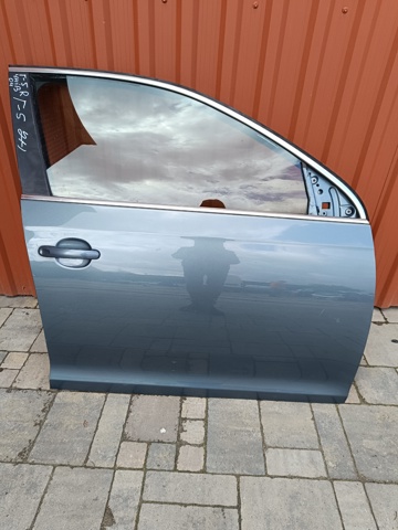 Дверка передня права Volkswagen Golf 5