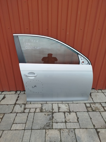 Дверка передня права 1K5831302S VAG