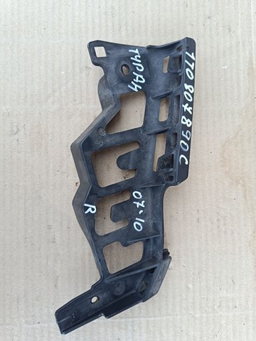 Кронштейн кріплення бампера переднього правий 1T0807890C VAG