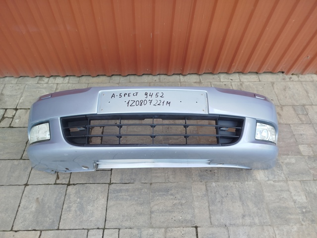Бампер на авто 1Z0807221M VAG