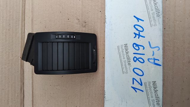 Решітка повітропровода ліва 1Z0819701A VAG