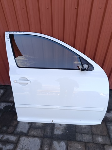 Пасажирські передні двері 1Z0831056 VAG