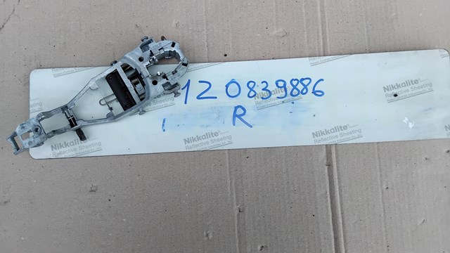 Тримач зовнішньої ручки дверей, задніх правих 1Z0839886 VAG