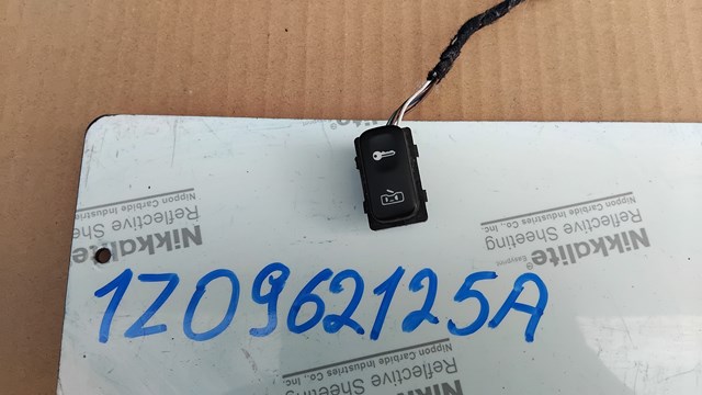 Вимикач центрального замка 1Z0962125A VAG