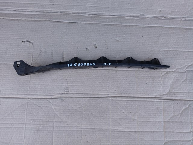 Направляюча заднього бампера, права 1Z5807864 VAG