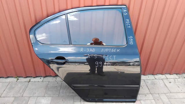 Двері задні в зборі 1Z5833052 VAG