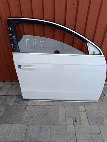 Дверка передня права 3AA831056 VAG