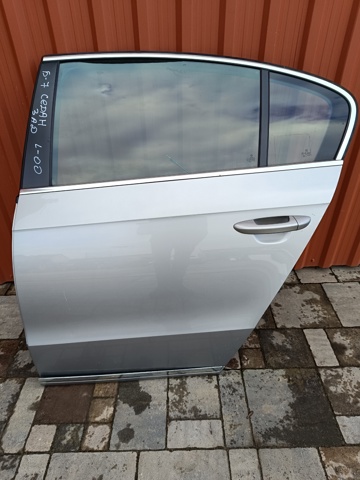 Двері задні, ліві 3AE833055 VAG