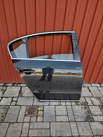 Двері задні, праві 3AE833056 VAG