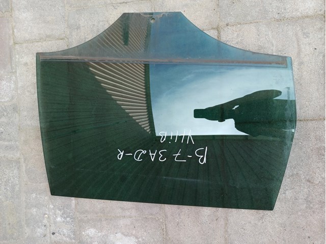 Скло задньої двері правої 3AF845026 VAG