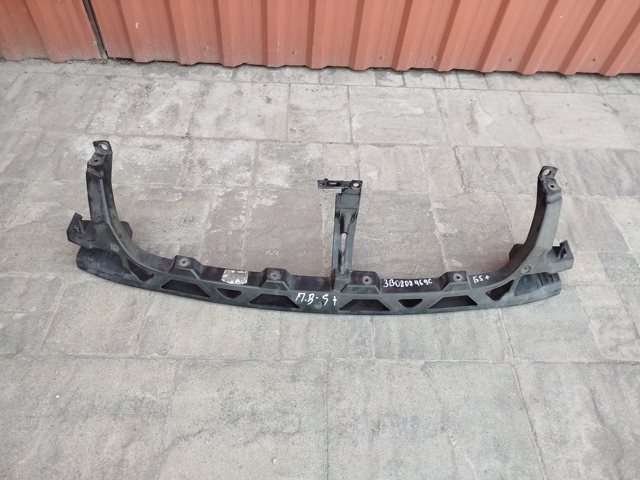 Кронштейн бампера переднього, центральний 3B0807469C VAG