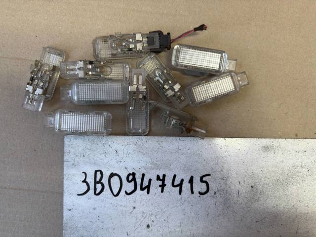 Плафон підсвічення бардачка 3B0947415 VAG