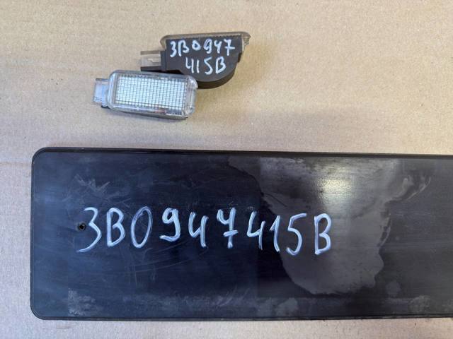 Плафон підсвічення бардачка 3B0947415B VAG