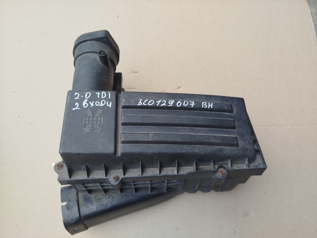 Корпус повітряного фільтра 3C0129607BH VAG