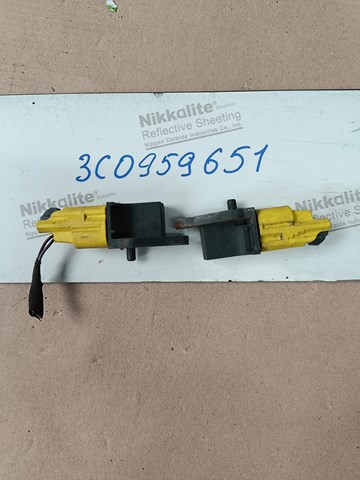 Датчик Ейрбег передній 3C0959651 VAG