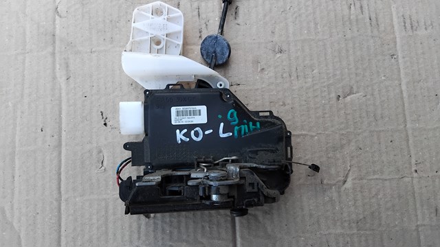 Замок дверей водія 3D2837015 VAG