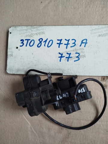 Замок відкривання лючка бензобаку 3T0810773 VAG