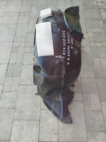 Підкрилки передні праві 3V0809958 VAG