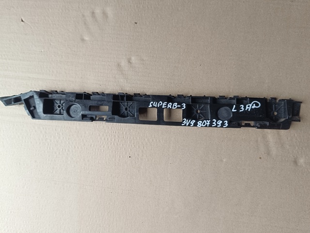 Кронштейн кріплення крила переднього лівого, передній 3V9807393 VAG