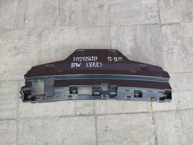 Кронштейн бампера заднього, центральний 51127256921 BMW