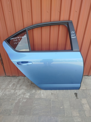 Двері пасажирські задні праві 5E5833056B VAG