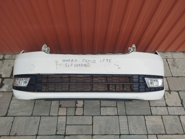 Буфер (бампер) передній 5JA807221B VAG